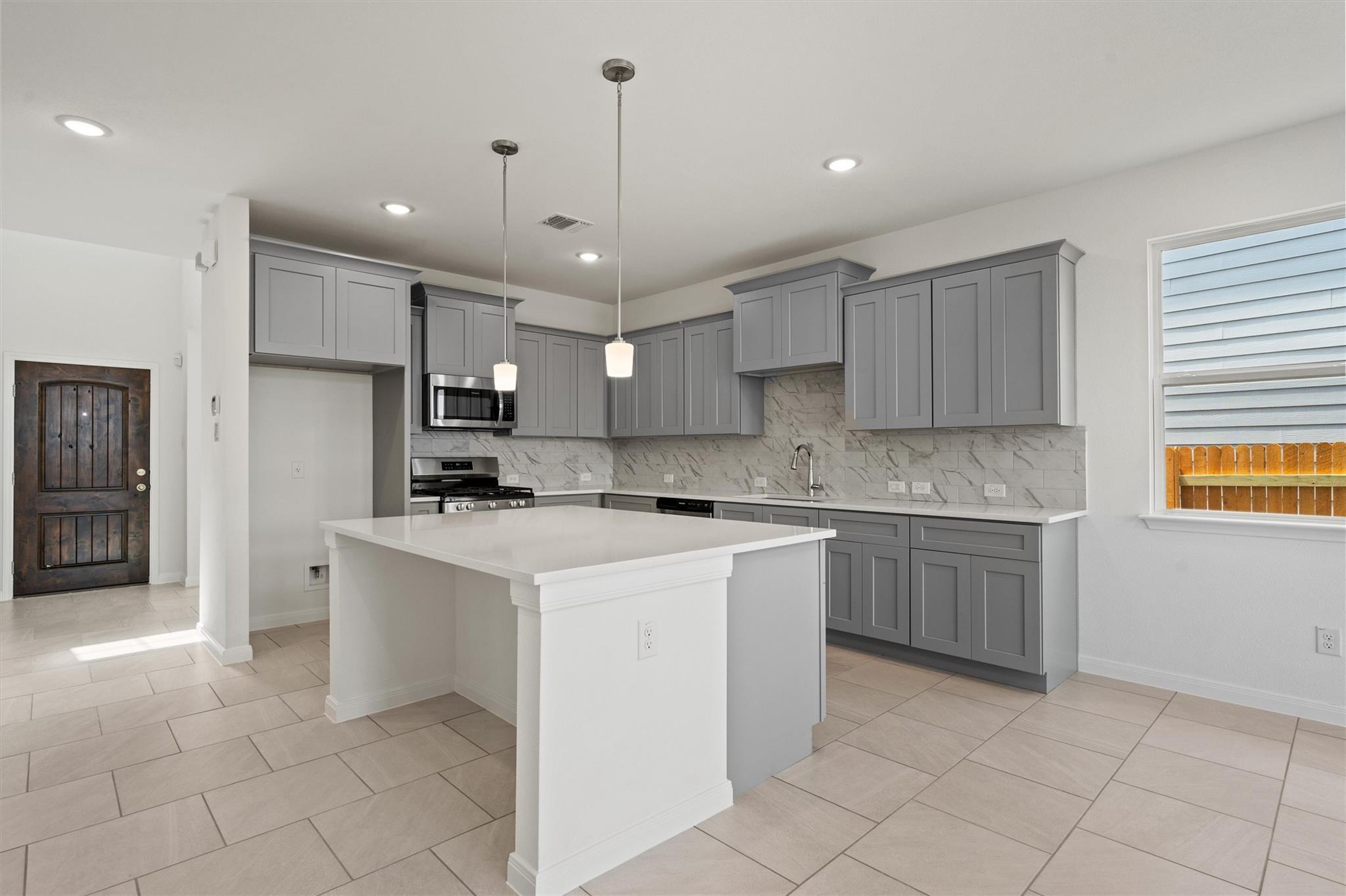 228 Ironshoe Trl, Liberty Hill, TX 78642