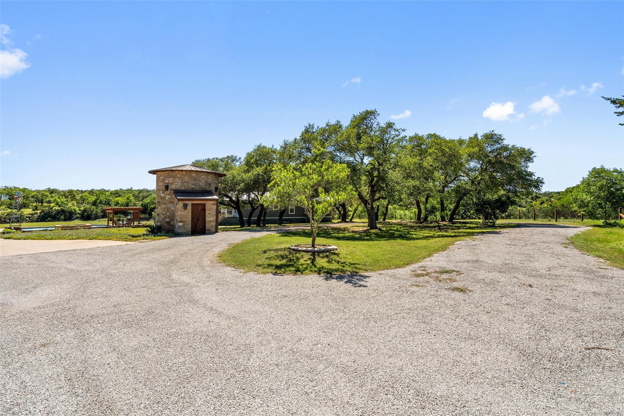 2401 W Fitzhugh Rd, Dripping Springs, TX 78620