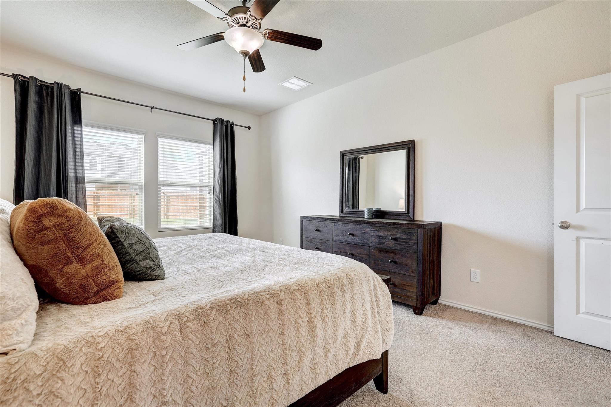 220 Xanadu Dr, Jarrell, TX 76537