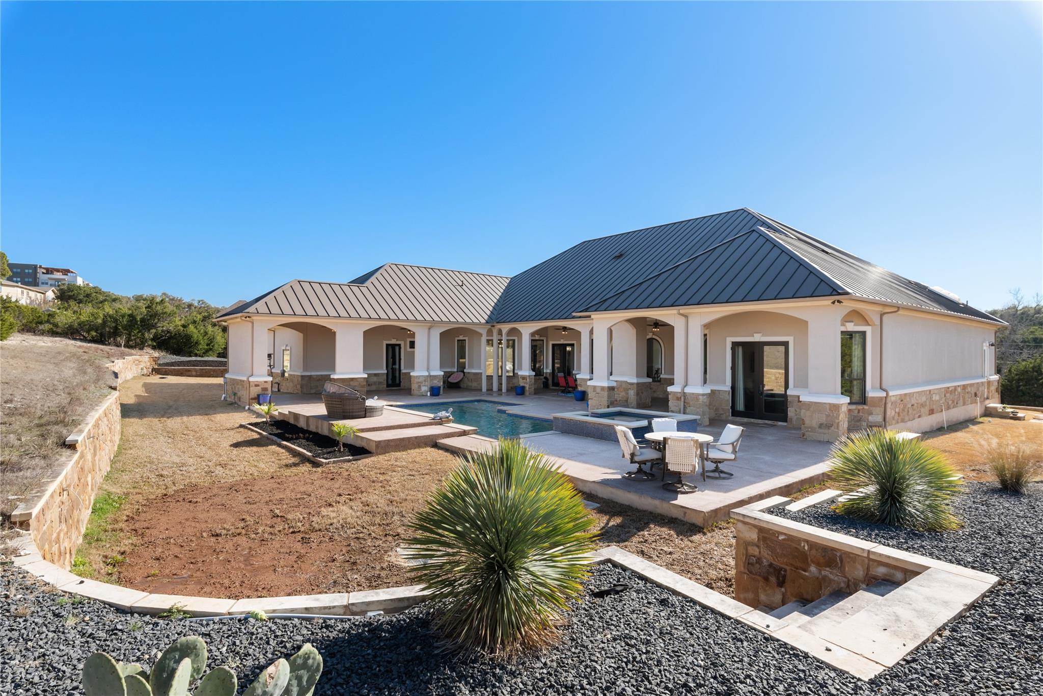 7 Heritage Oaks Dr, Austin, TX 78737