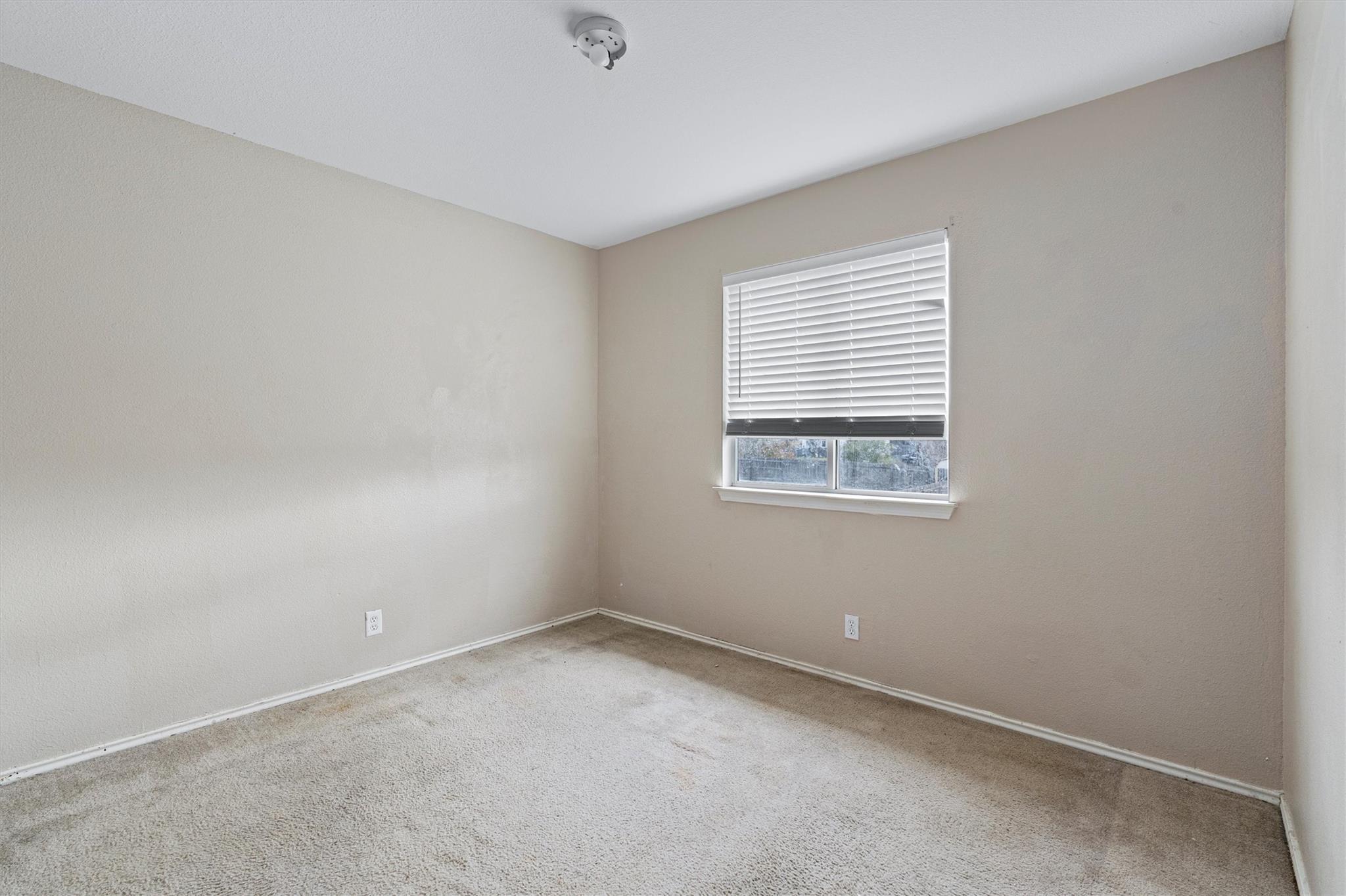 902 Estate Dr, Hutto, TX 78634