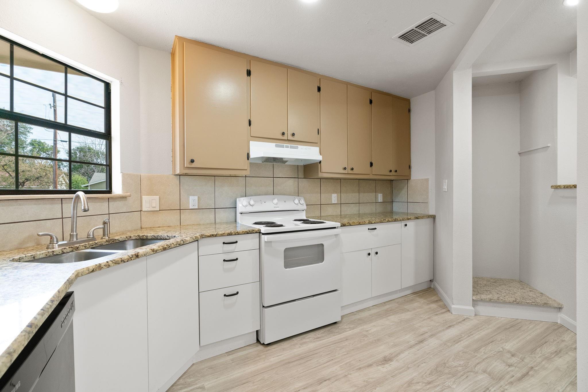1205 Conway Dr, San Marcos, TX 78666