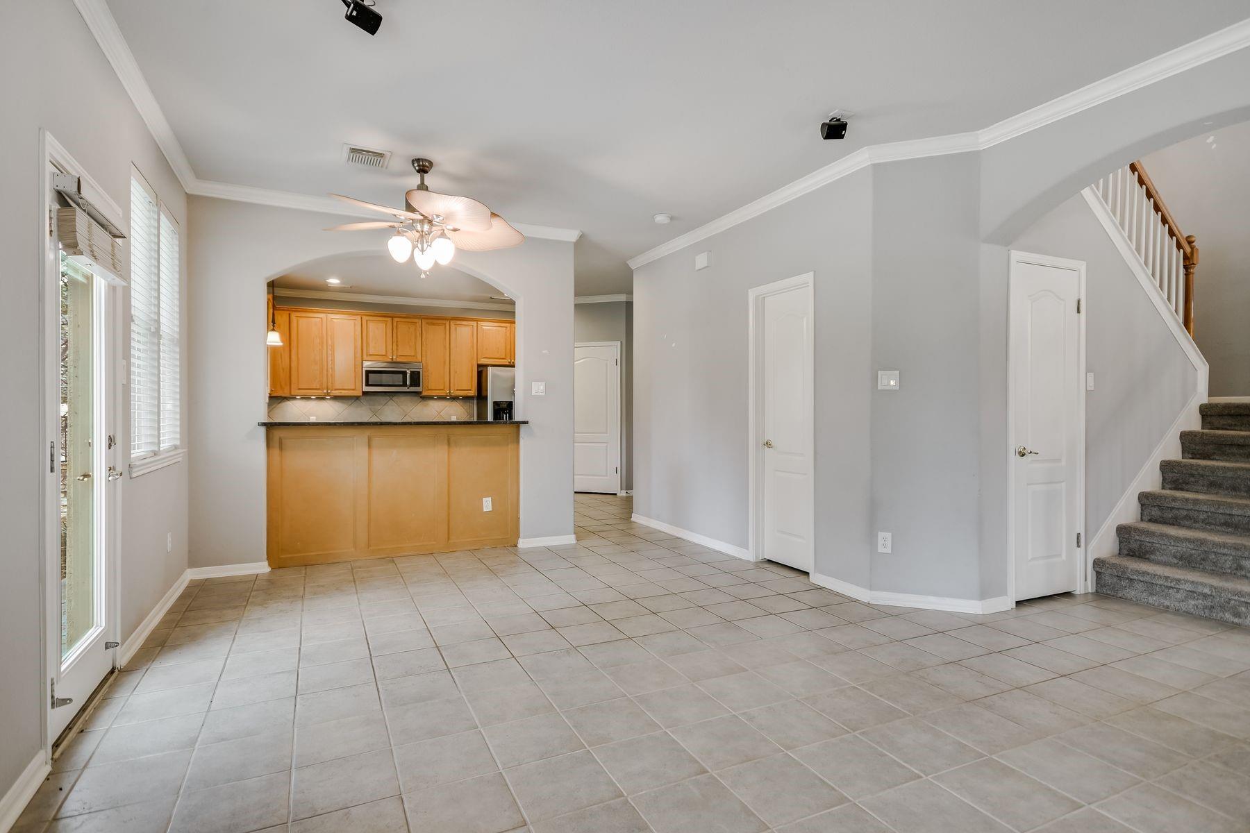 129 Double Eagle Dr, Austin, TX 78738