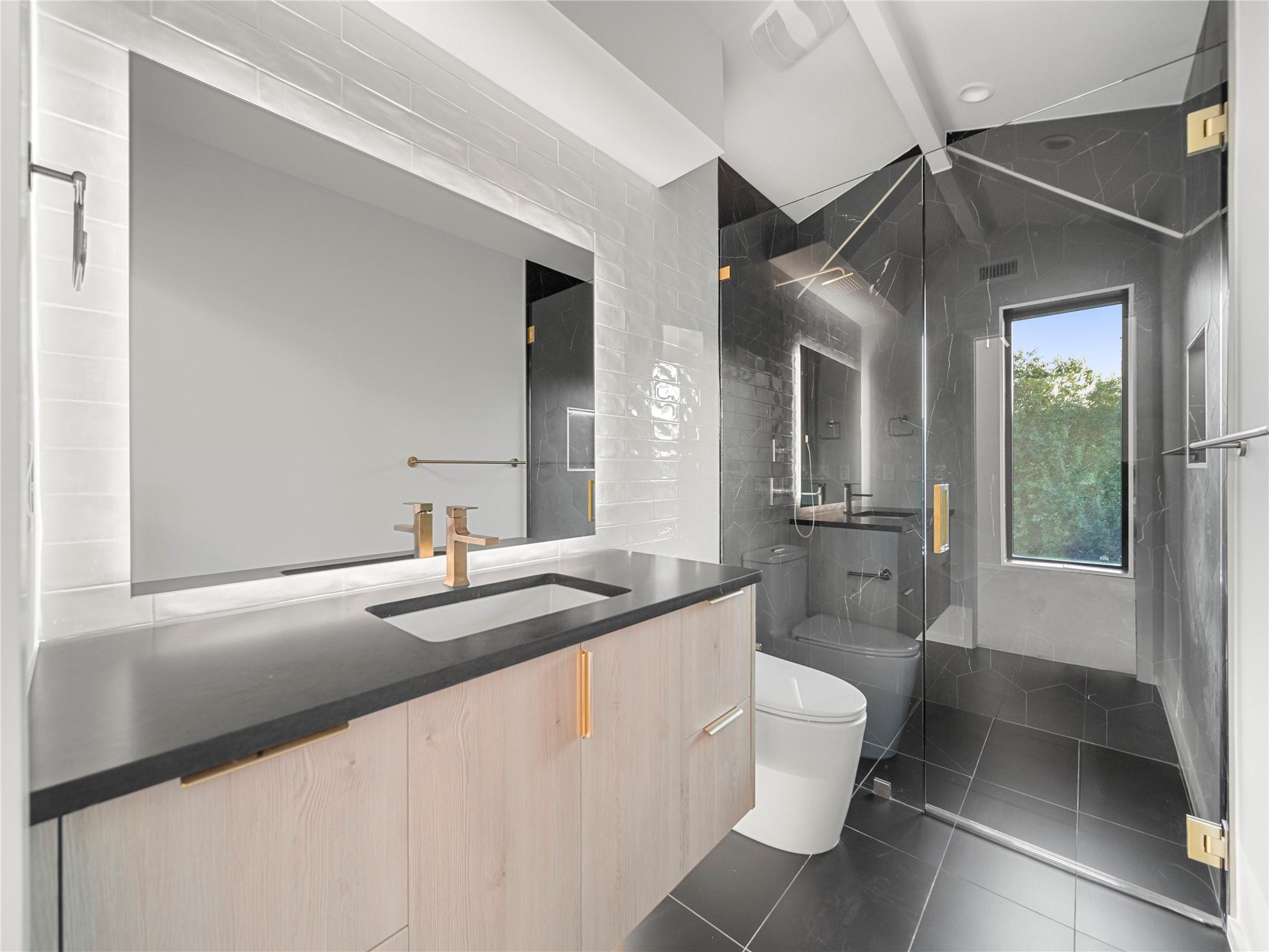 2107 Brackenridge St # B, Austin, TX 78704