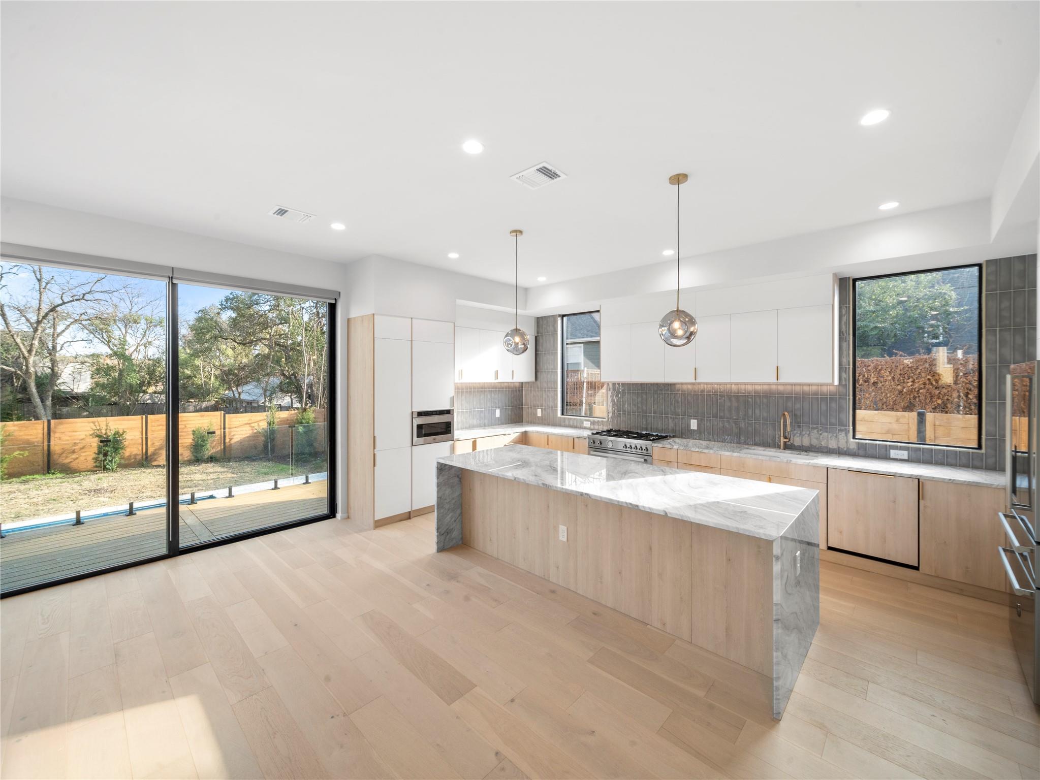 2107 Brackenridge St # B, Austin, TX 78704