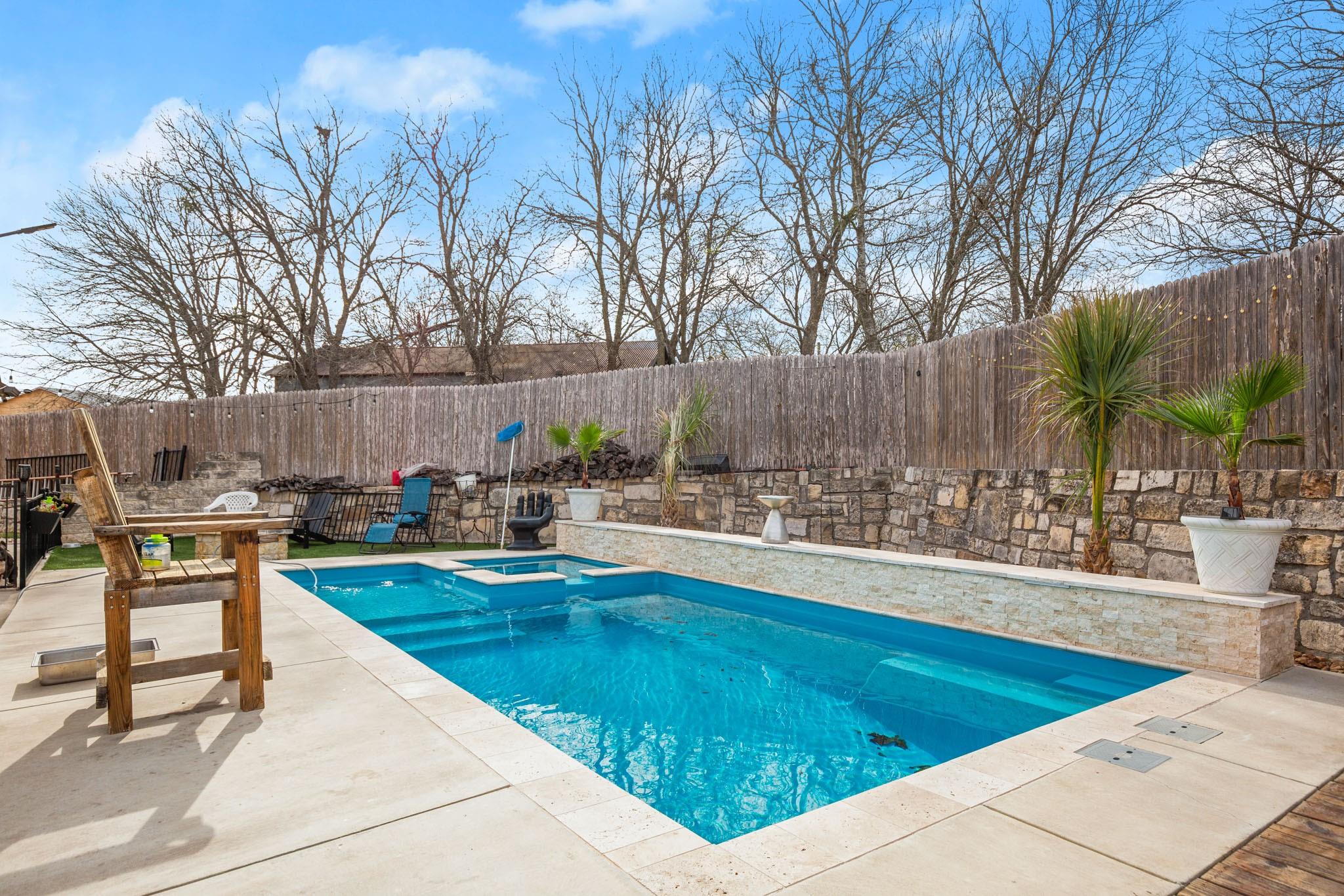 111 Bobolink Cv, Kyle, TX 78640