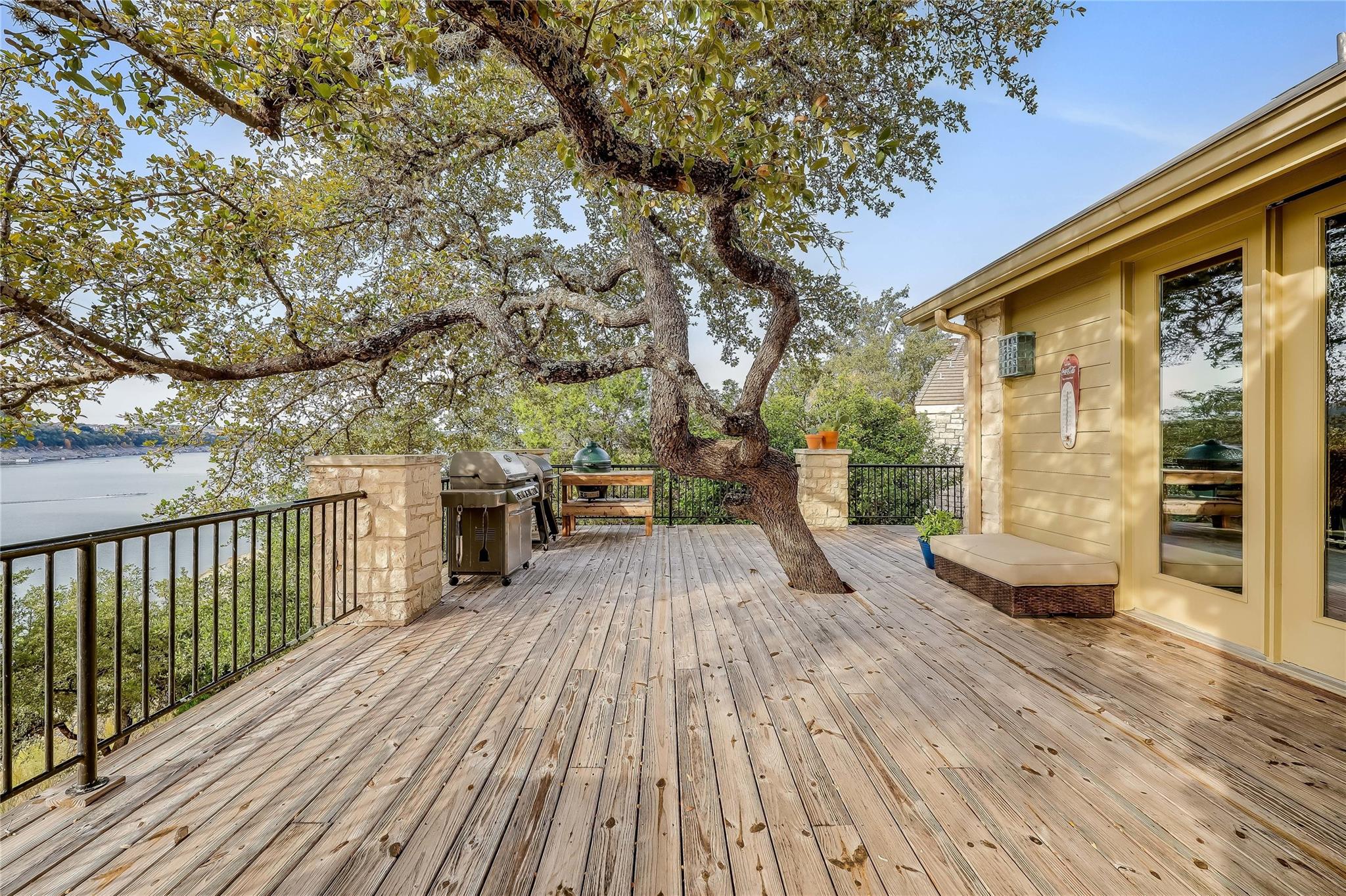 18405 Lakepoint Cv, Point Venture, TX 78645