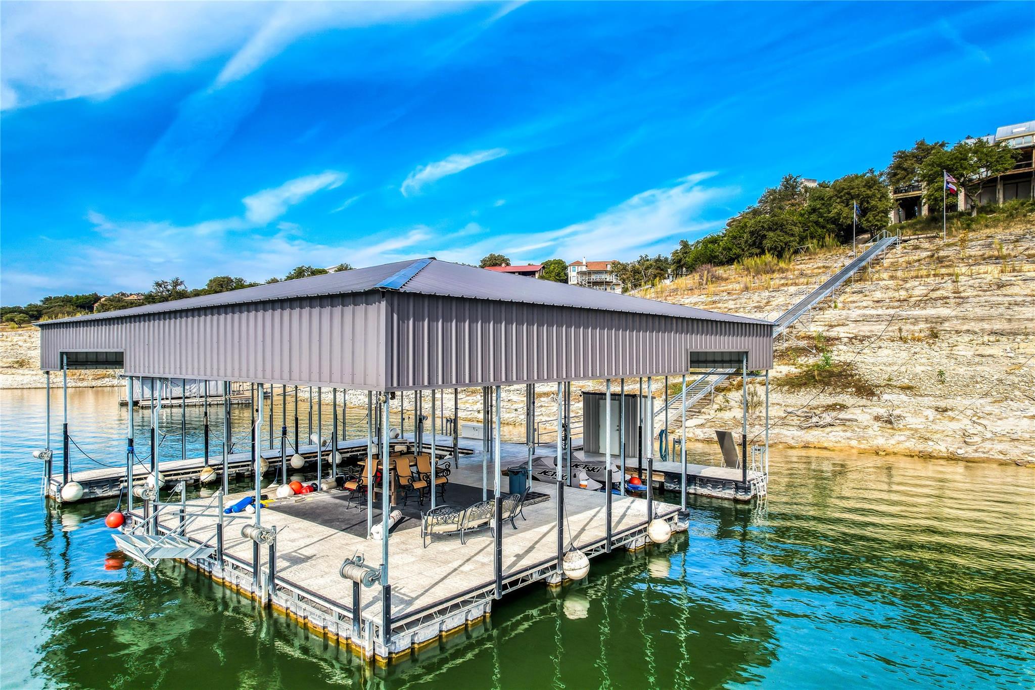 18405 Lakepoint Cv, Point Venture, TX 78645
