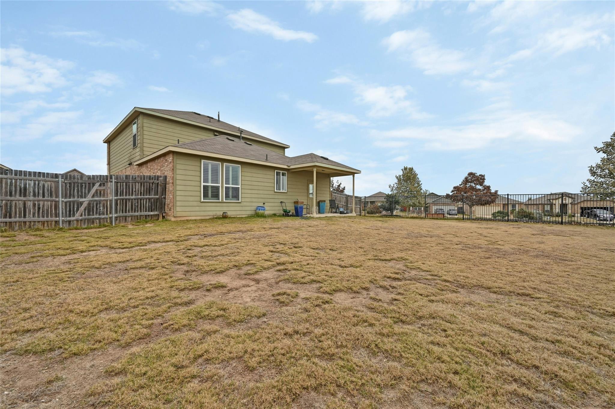 316 Firethorn Dr, Buda, TX 78610