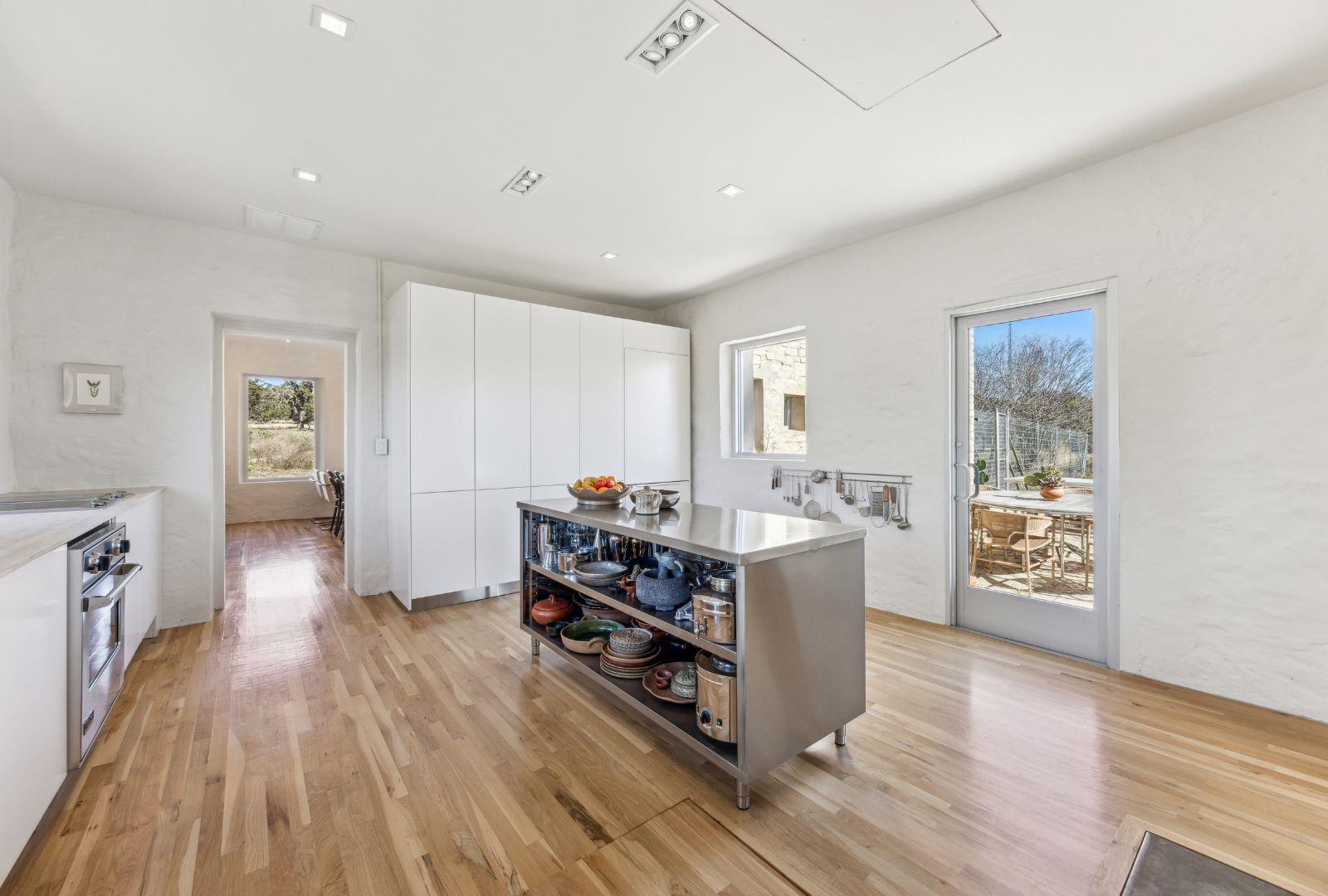 1037 Ranch Road 962 W, Round Mountain, TX 78663