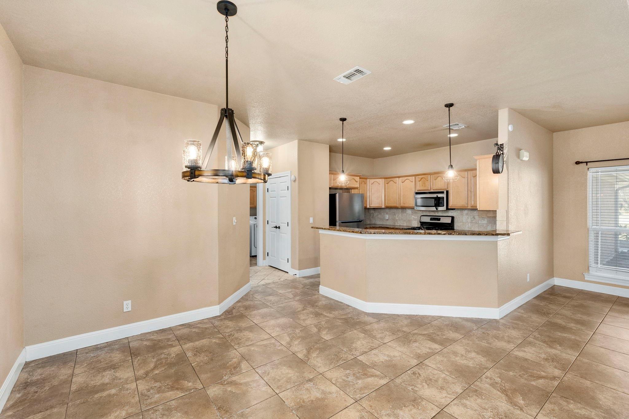 250 Hummingbird Way, Martindale, TX 78655