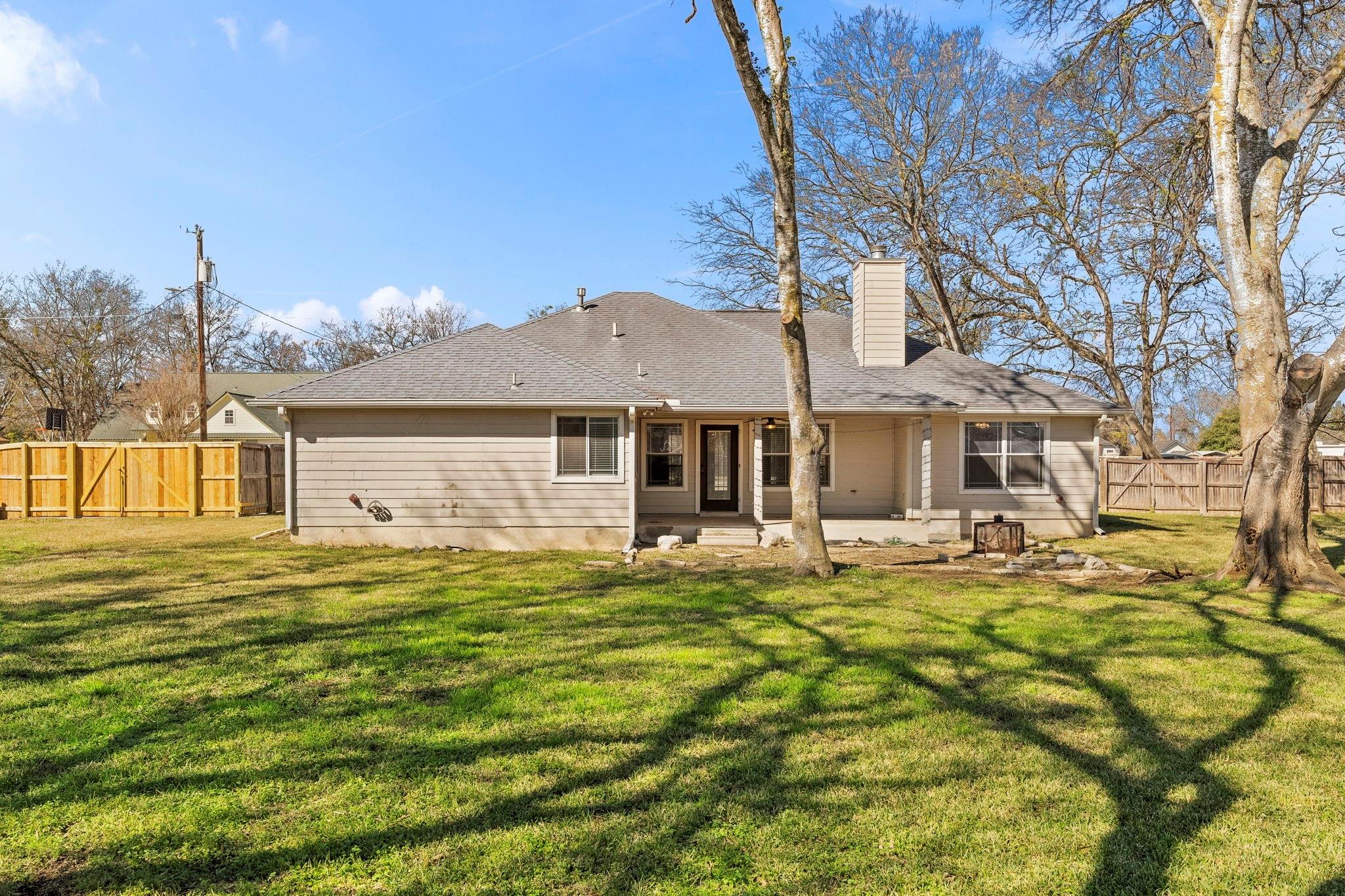 250 Hummingbird Way, Martindale, TX 78655
