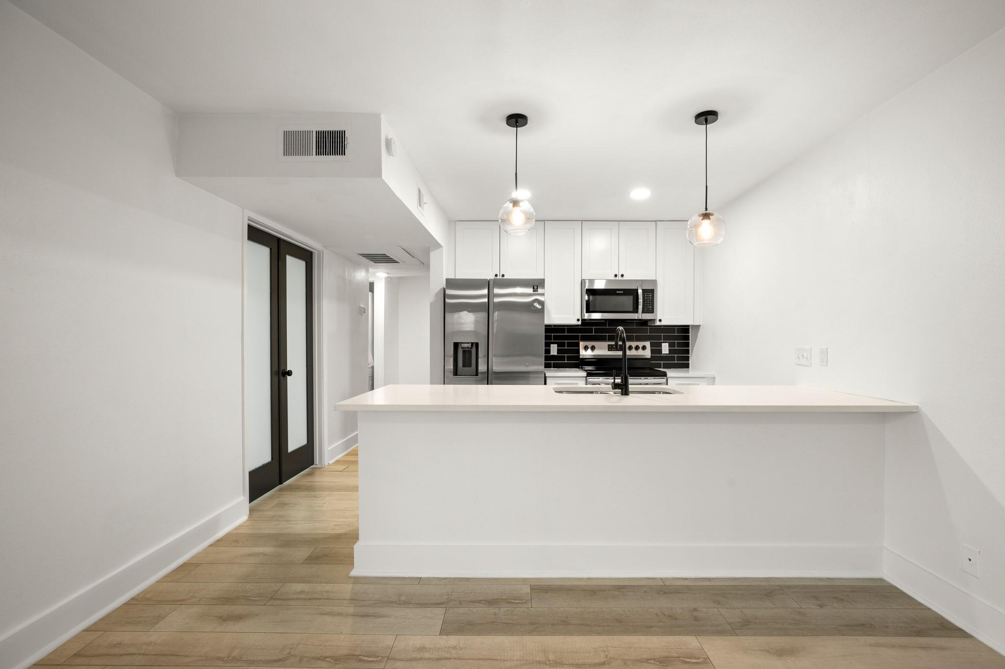 909 Reinli St # 103, Austin, TX 78751