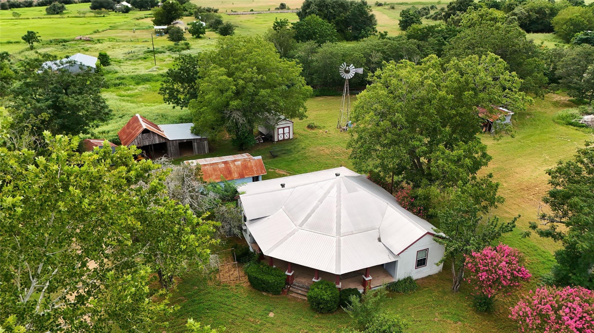 5612 HWY 71 E, Smithville, TX 78957