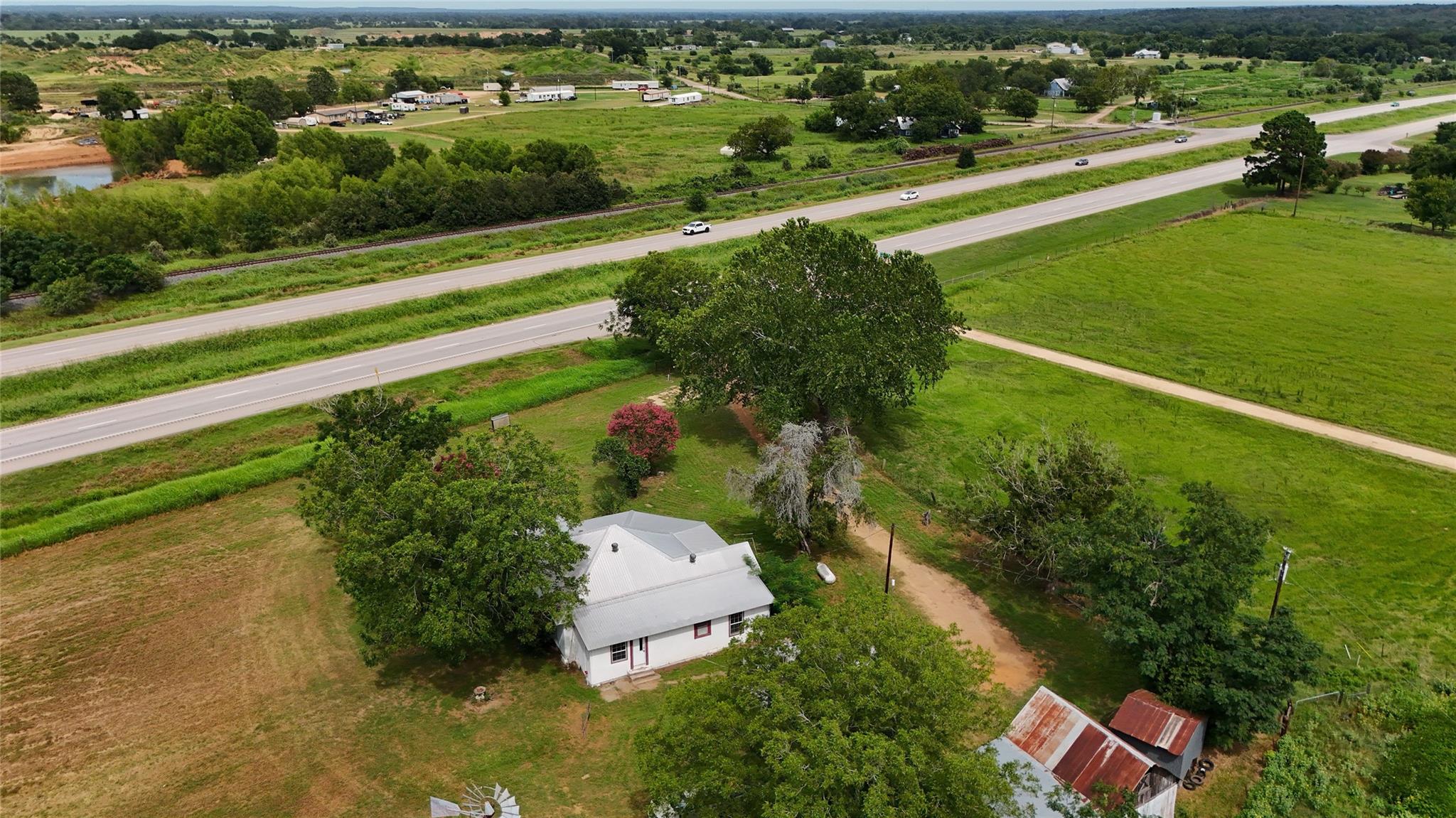 5612 HWY 71 E, Smithville, TX 78957