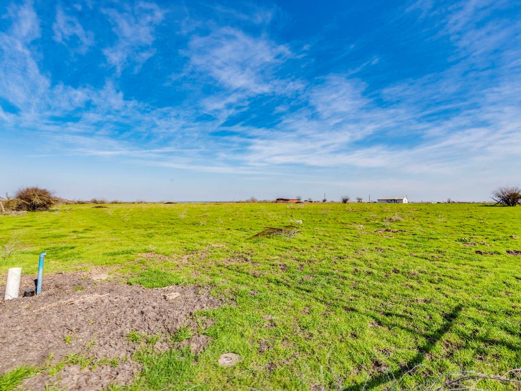 600 High Meadow Ln, Lockhart, TX 78644