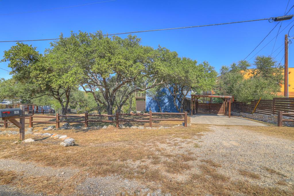 925 & 913 Glenn Dr, Canyon Lake, TX 78133