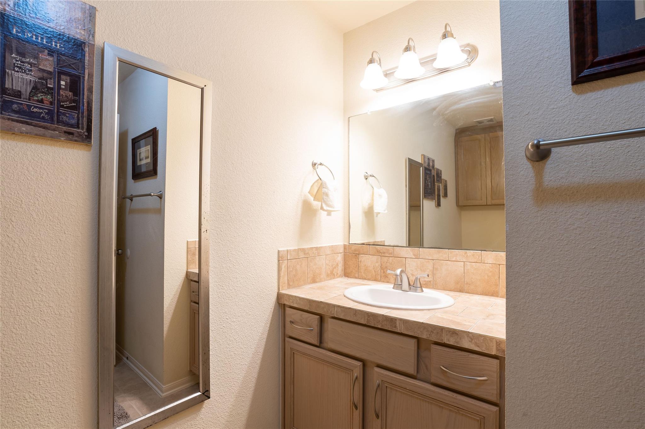 194 Rabbit Trl, Dale, TX 78616