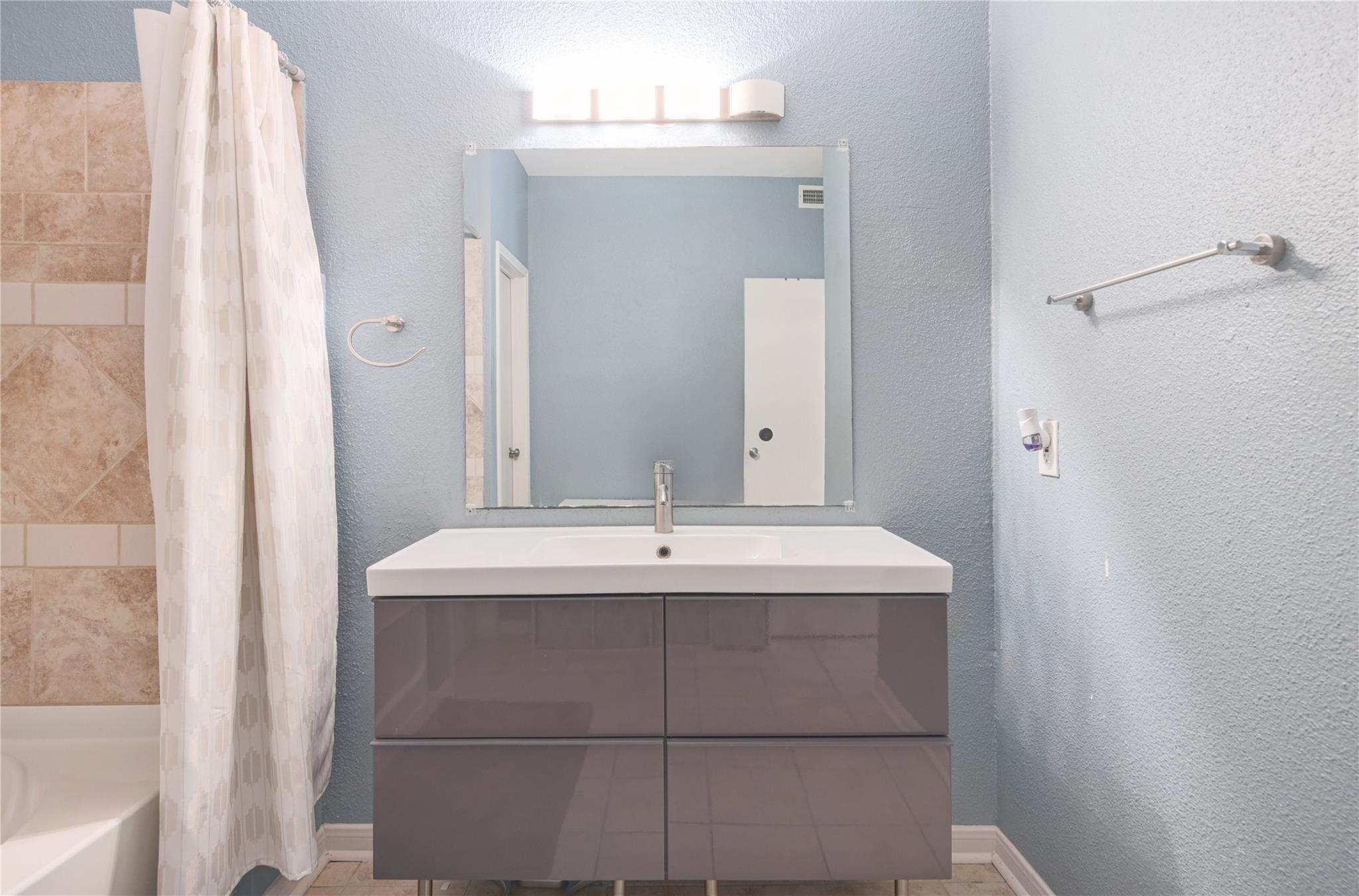 2450 WICKERSHAM Ln # M1311, Austin, TX 78741