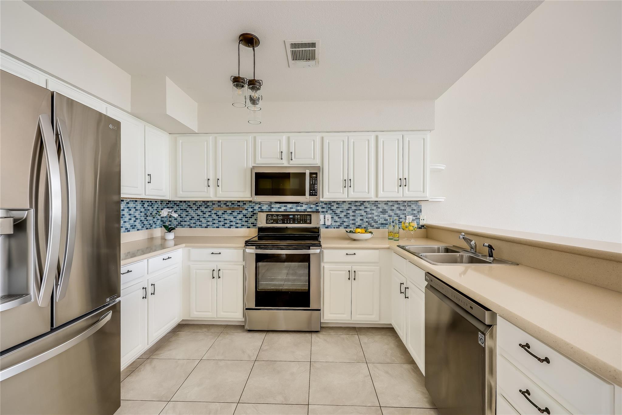 169 Comanche Pt, Point Venture, TX 78645