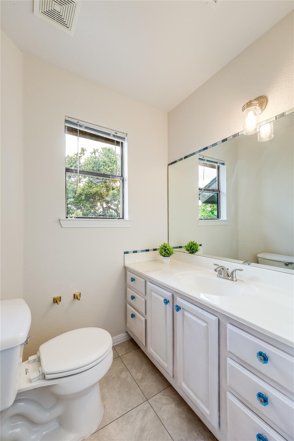 169 Comanche Pt, Point Venture, TX 78645