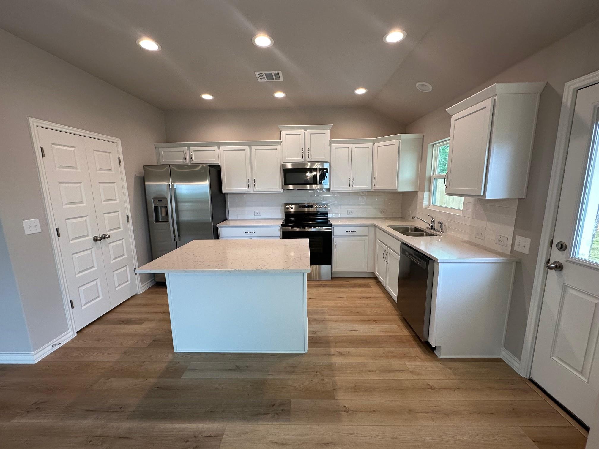 848 Driftwood Ln, Cottonwood Shores, TX 78657