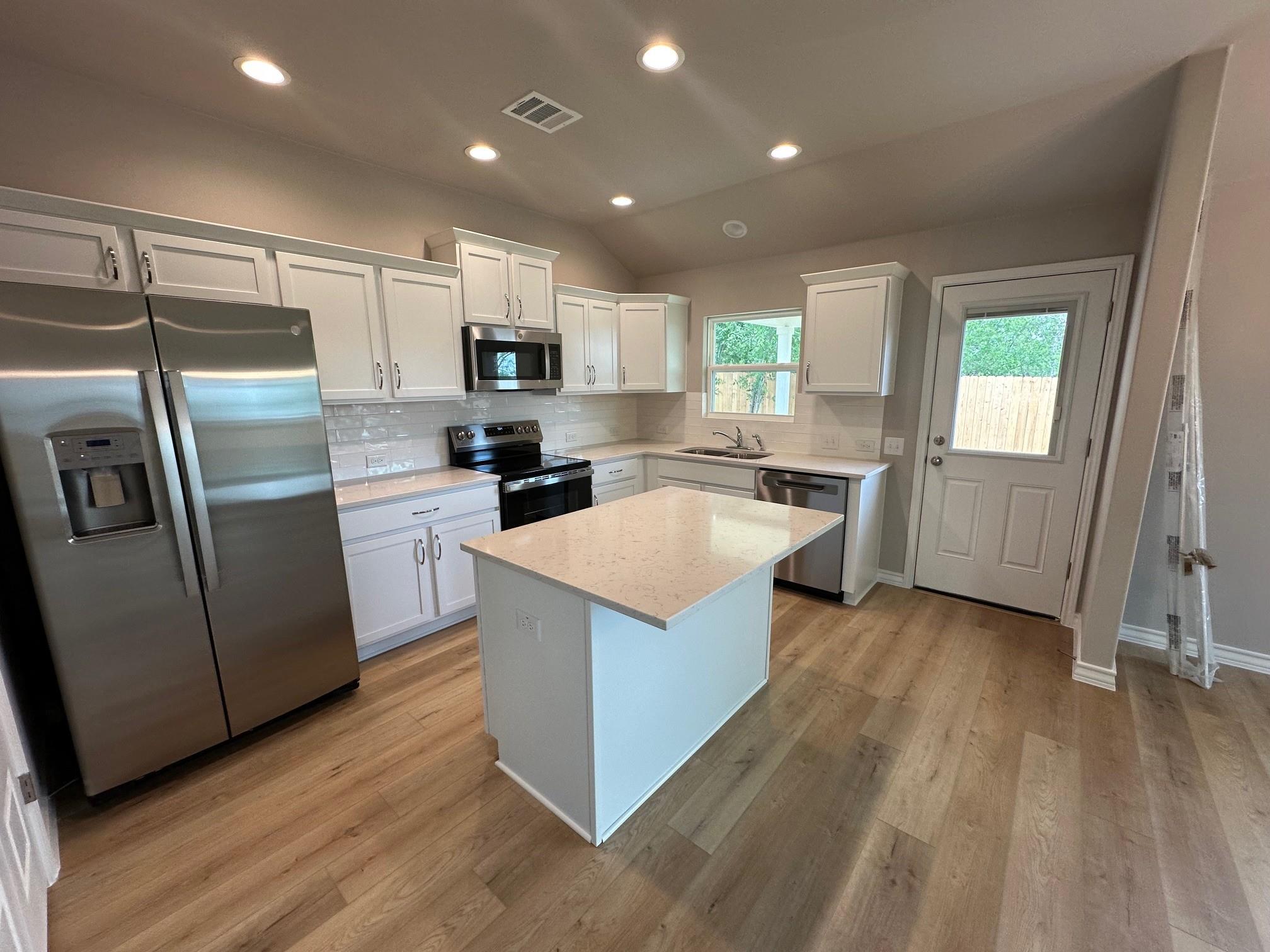 848 Driftwood Ln, Cottonwood Shores, TX 78657