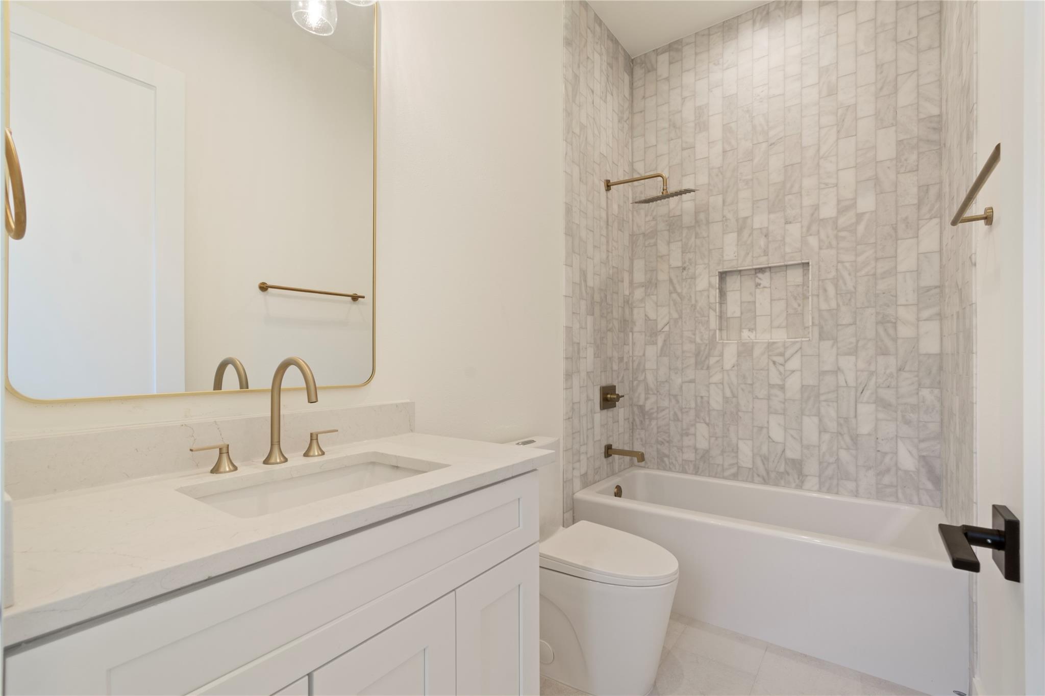 1752 Demi John Bend Rd, Canyon Lake, TX 78133