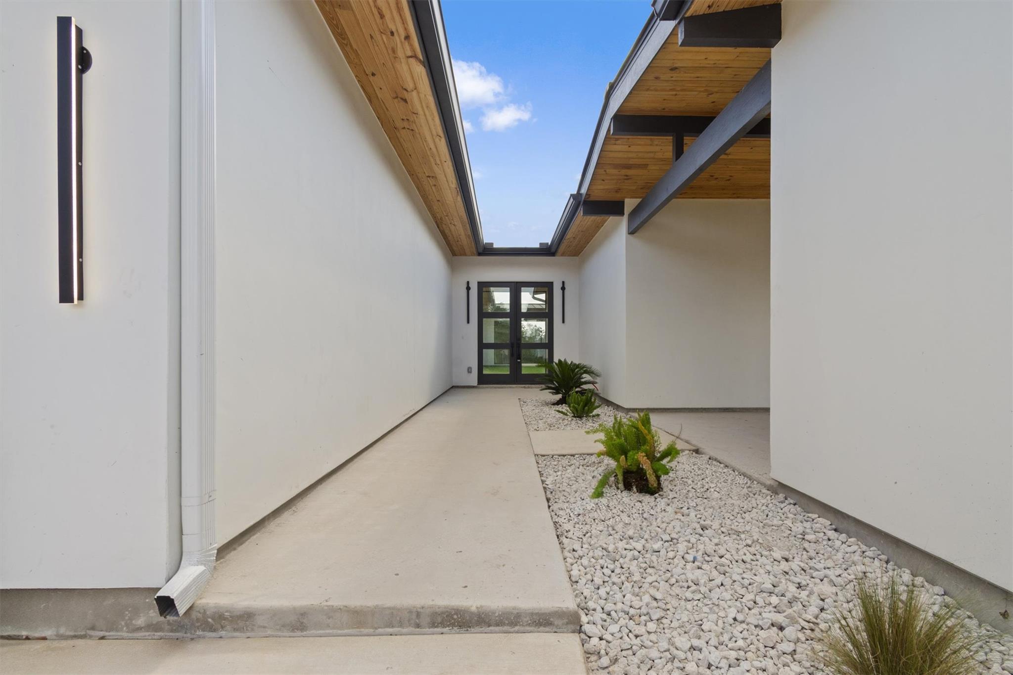 1752 Demi John Bend Rd, Canyon Lake, TX 78133