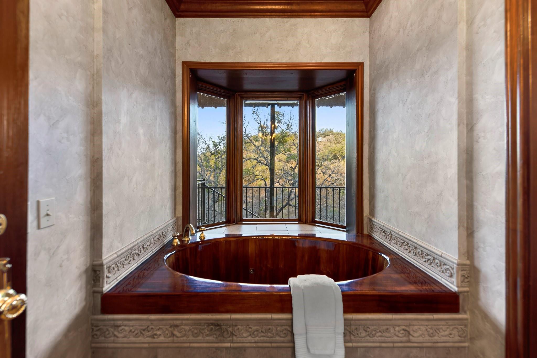 112 Center Cove Iii Loop, Spicewood, TX 78669