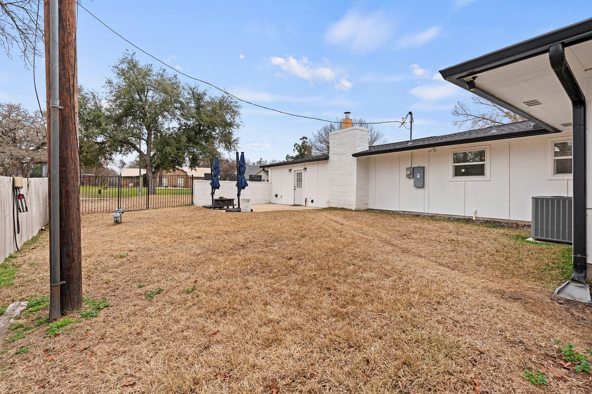 2205 Murray Ave, Rockdale, TX 76567