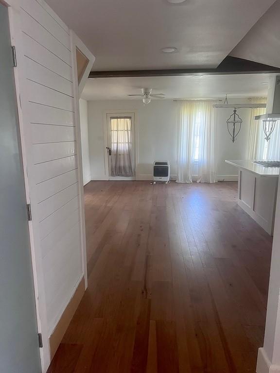 559 S Madison St, La Grange, TX 78945