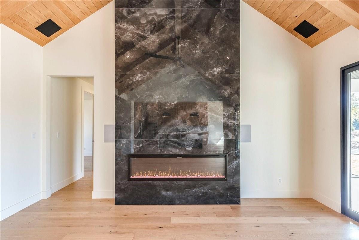 208 Stonegate Ln, Dripping Springs, TX 78620