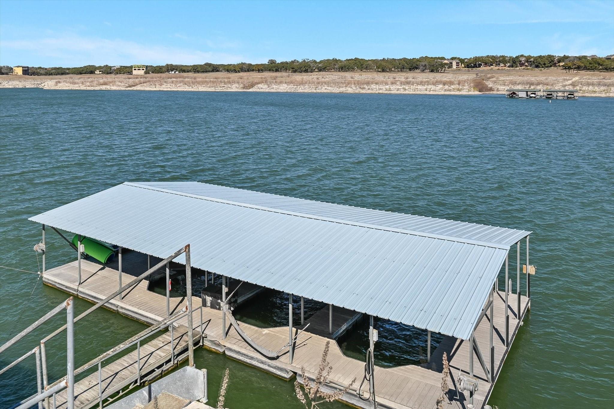 20812 E Lakeshore Dr, Spicewood, TX 78669