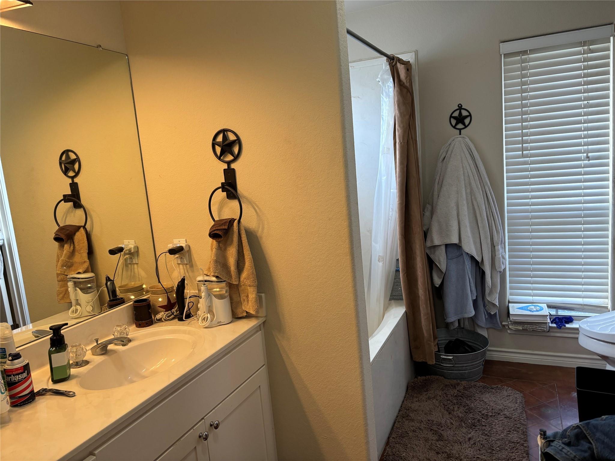 2401 County Road 130, Hutto, TX 78634