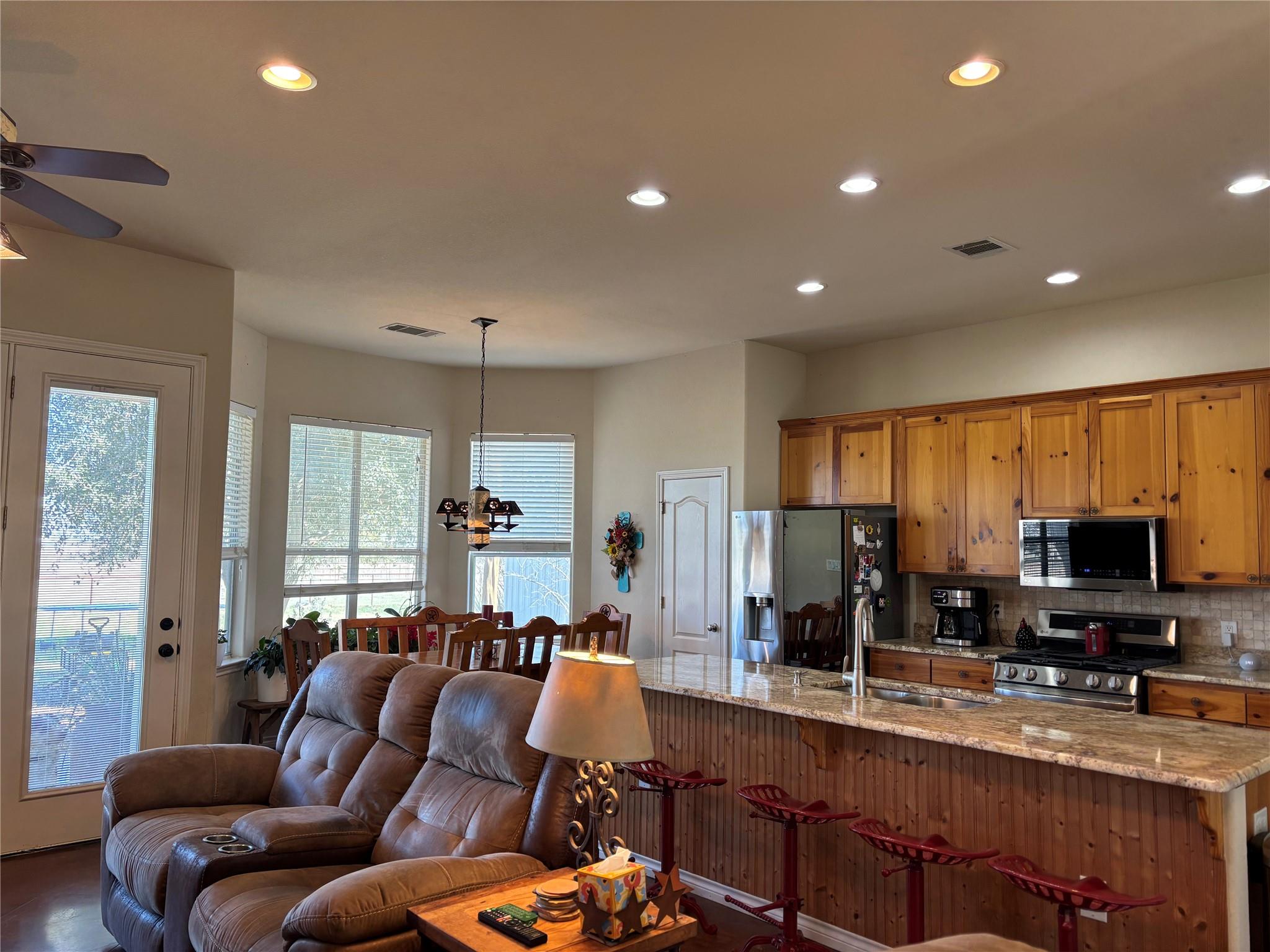 2401 County Road 130, Hutto, TX 78634