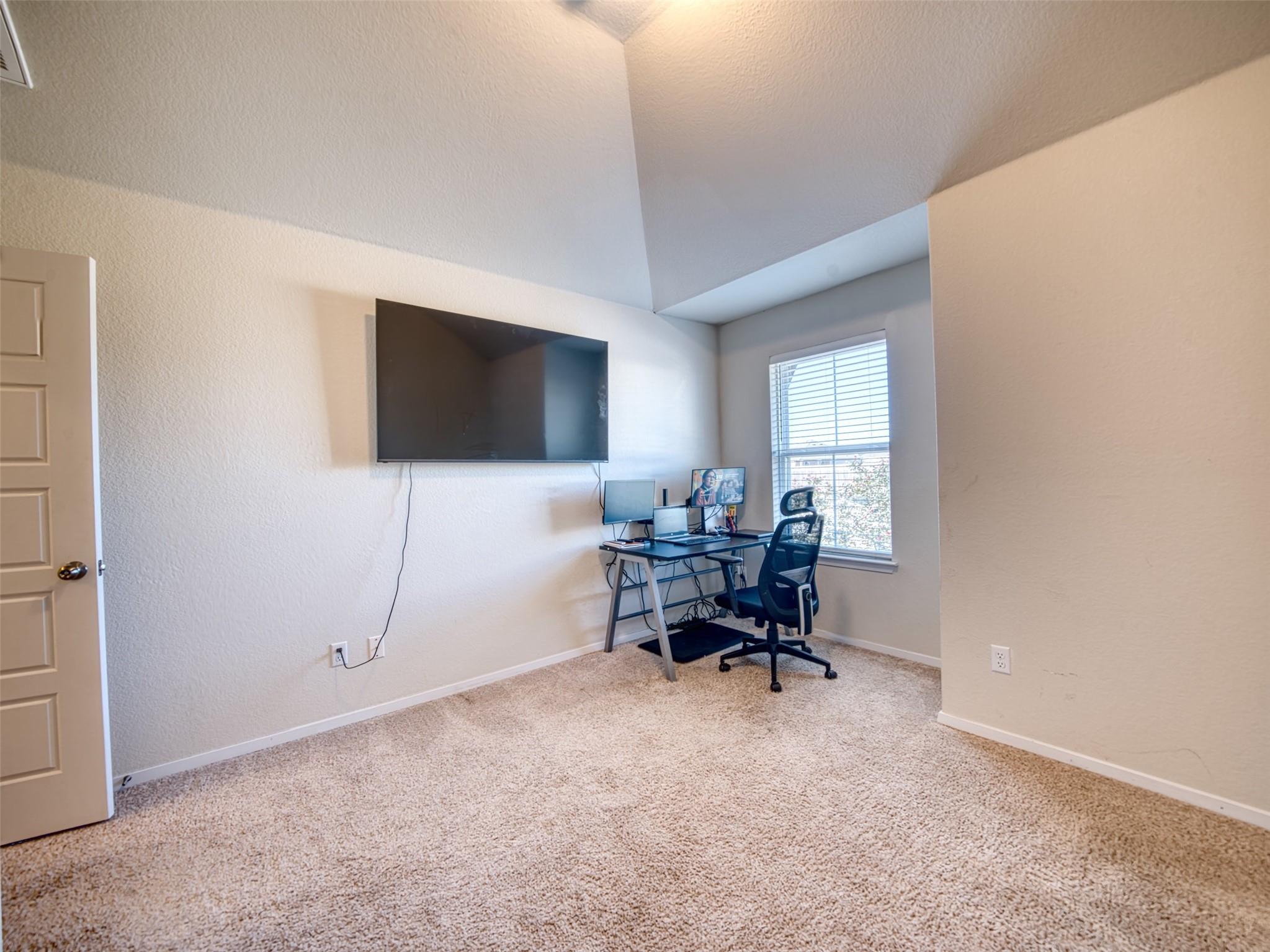 121 Saranac Dr, Elgin, TX 78621