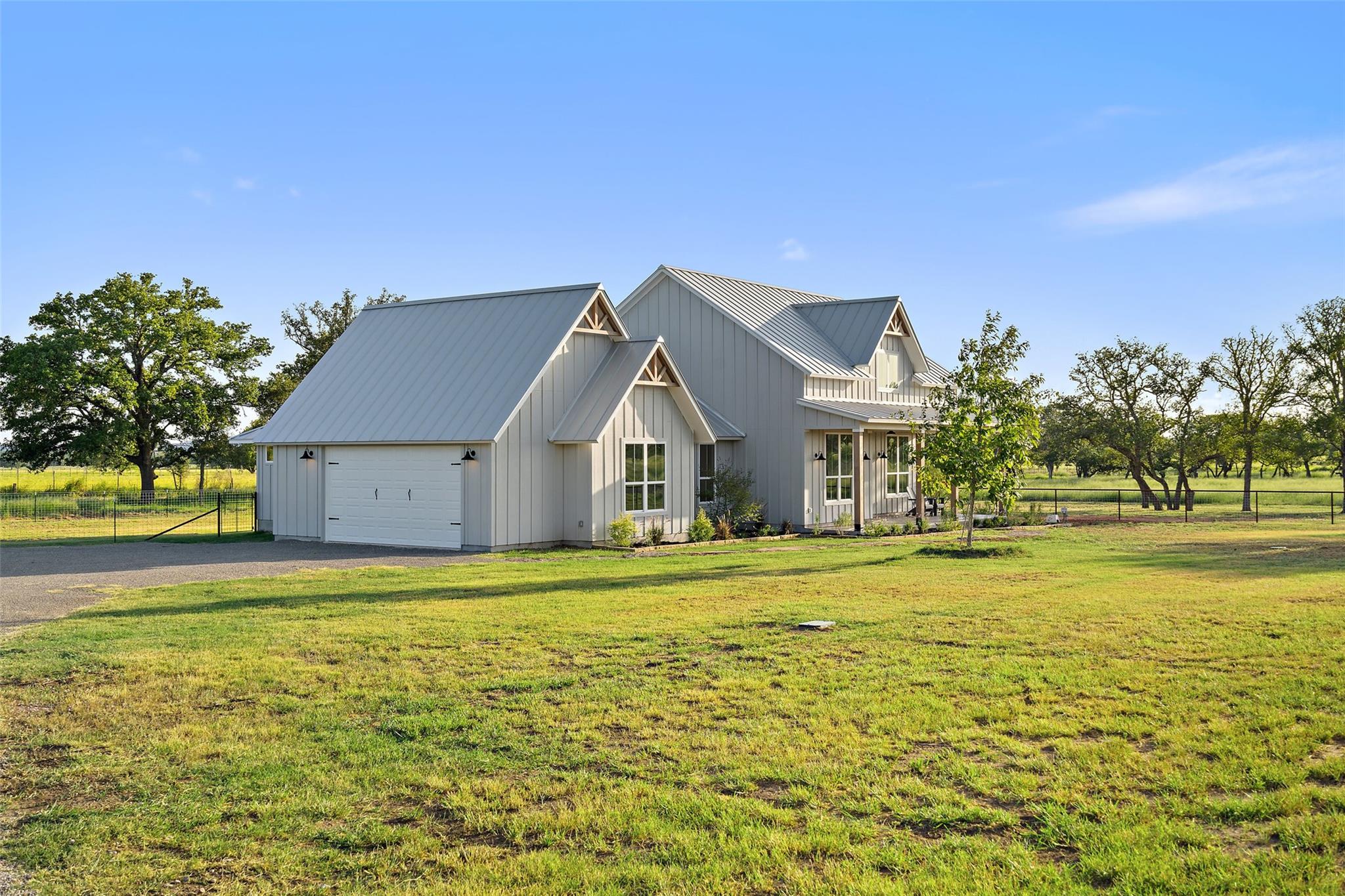320 Spencer Ct, Fredericksburg, TX 78624