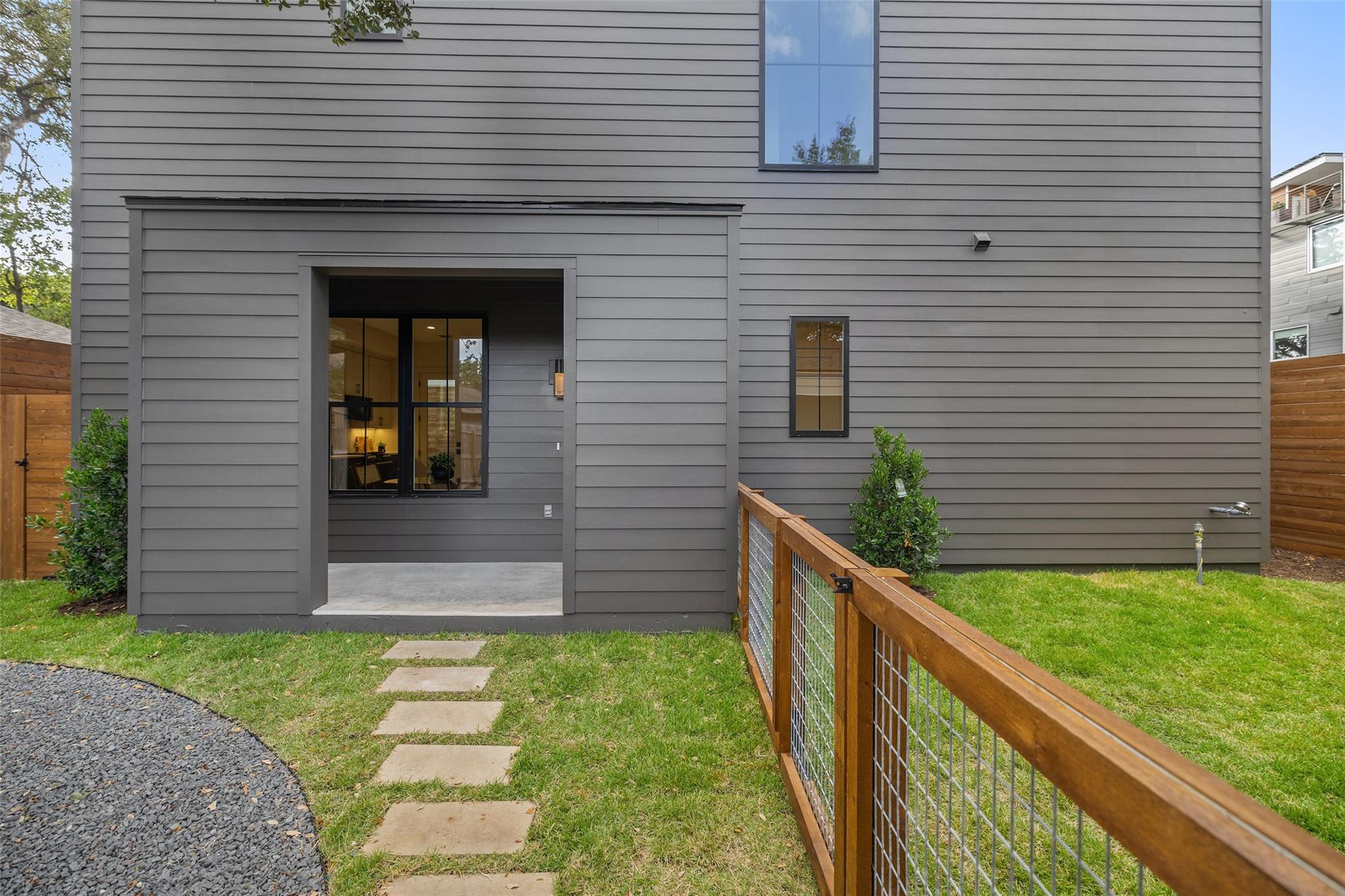2308 S 4th St # 2, Austin, TX 78704