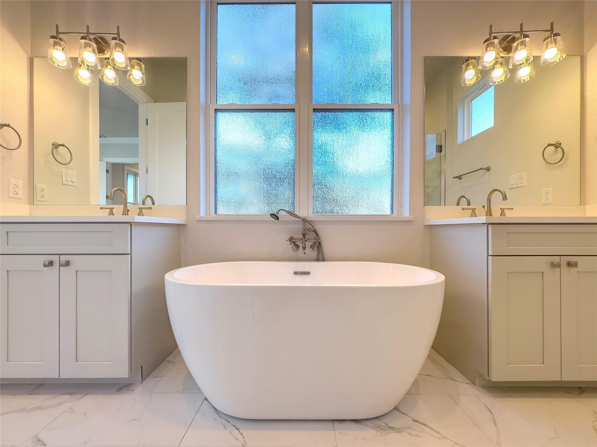 2400 Bruin Dr # 27, Spicewood, TX 78669