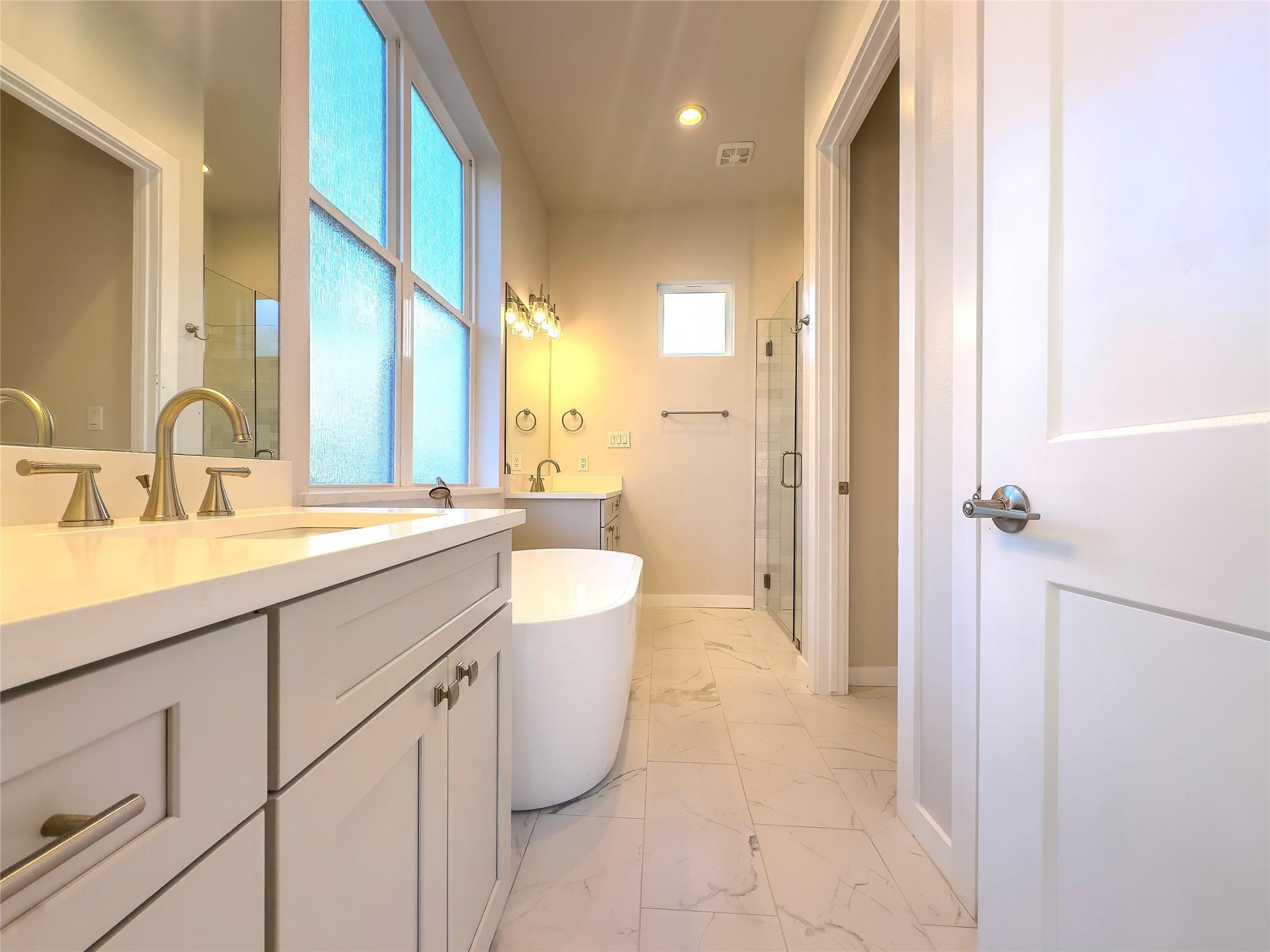 2400 Bruin Dr # 27, Spicewood, TX 78669