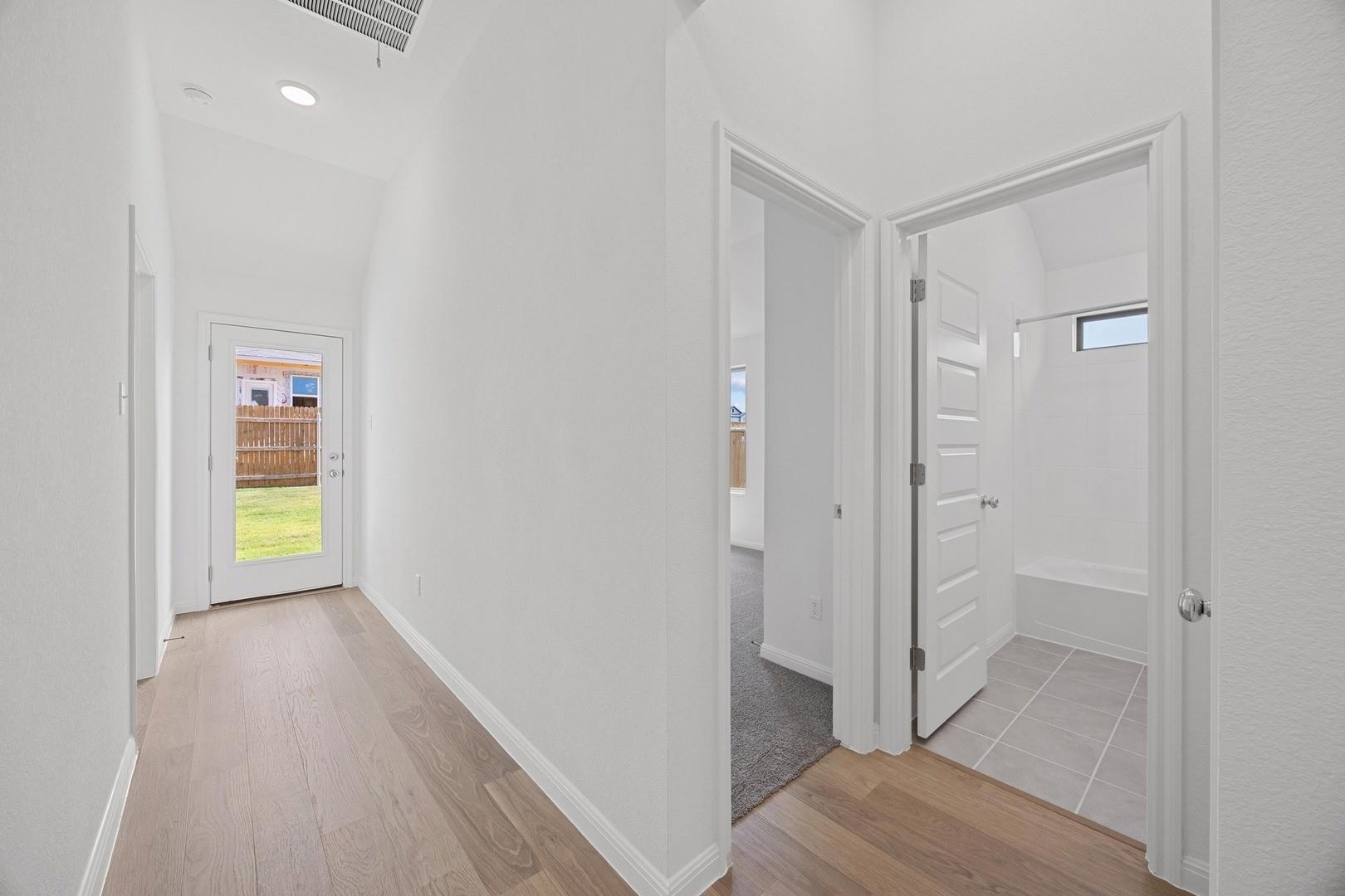 305 Bendecido Loop, Elgin, TX 78621