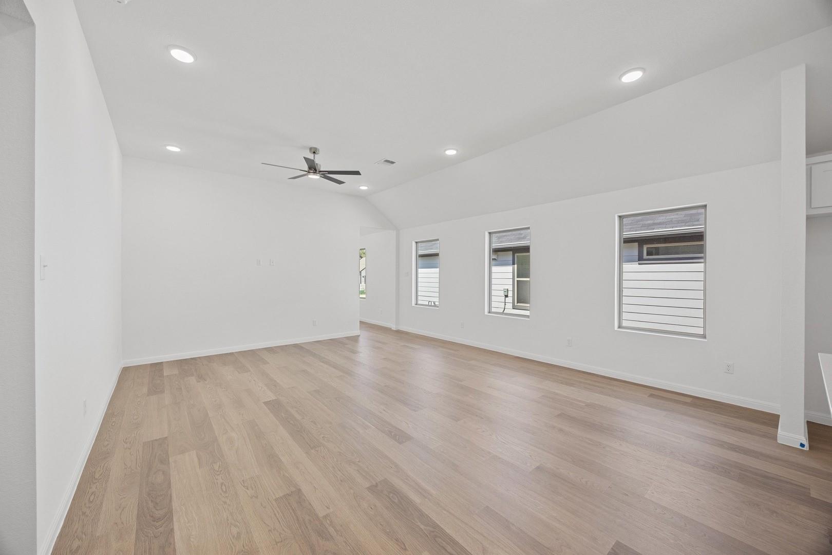 305 Bendecido Loop, Elgin, TX 78621