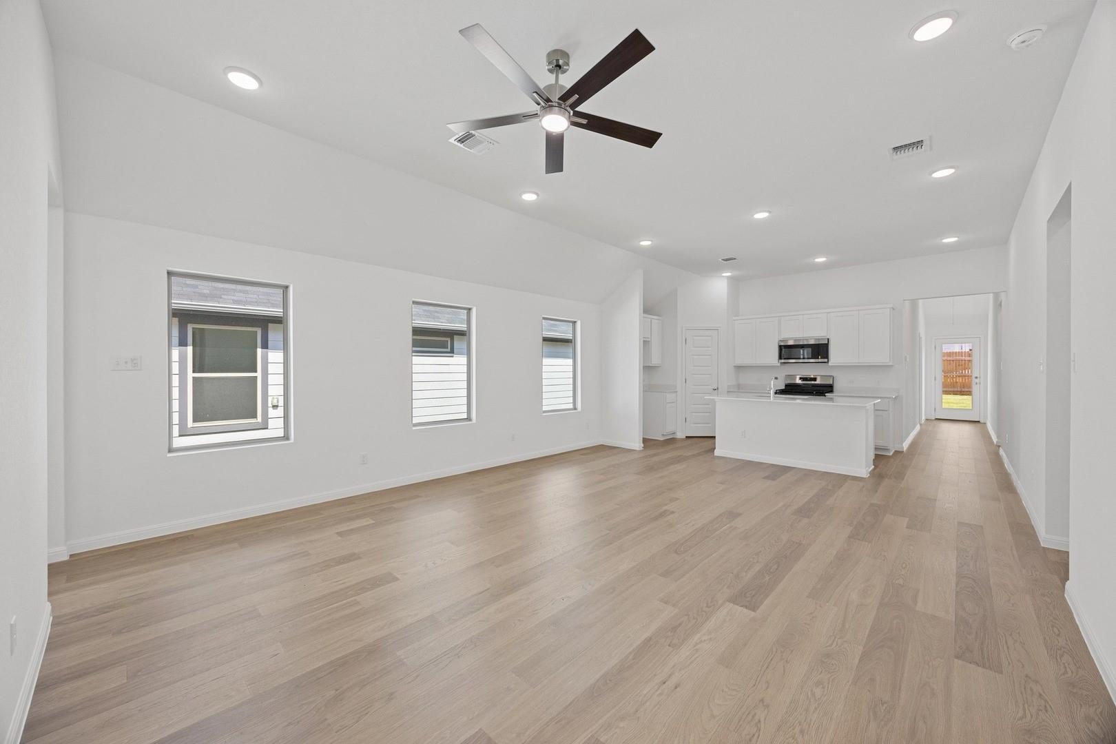 305 Bendecido Loop, Elgin, TX 78621