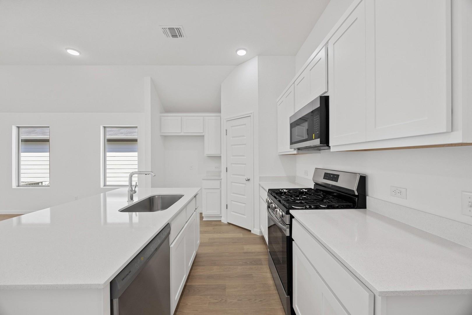 305 Bendecido Loop, Elgin, TX 78621