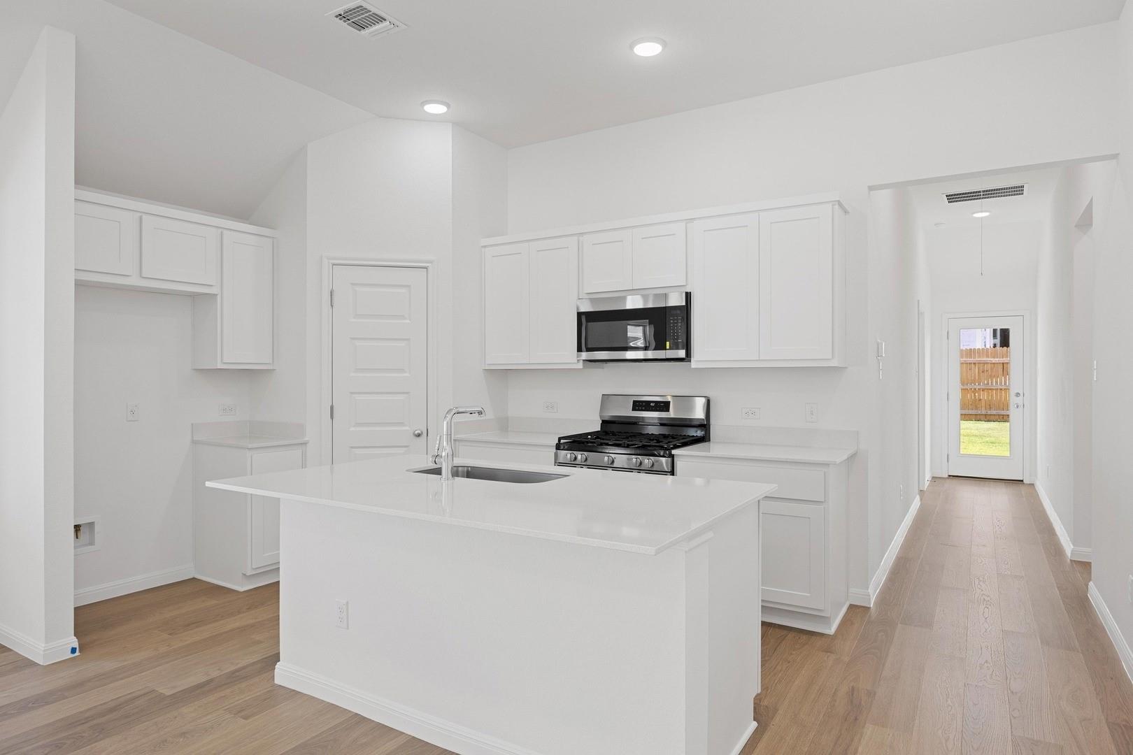 305 Bendecido Loop, Elgin, TX 78621