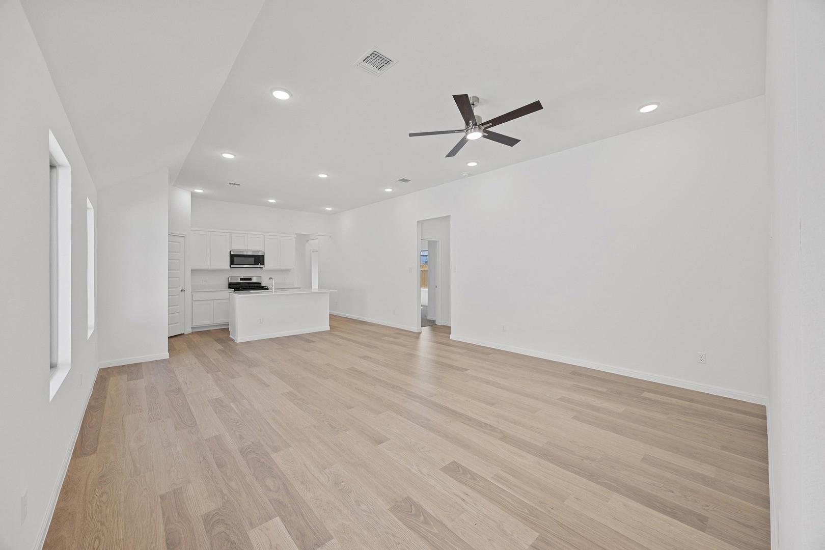 305 Bendecido Loop, Elgin, TX 78621