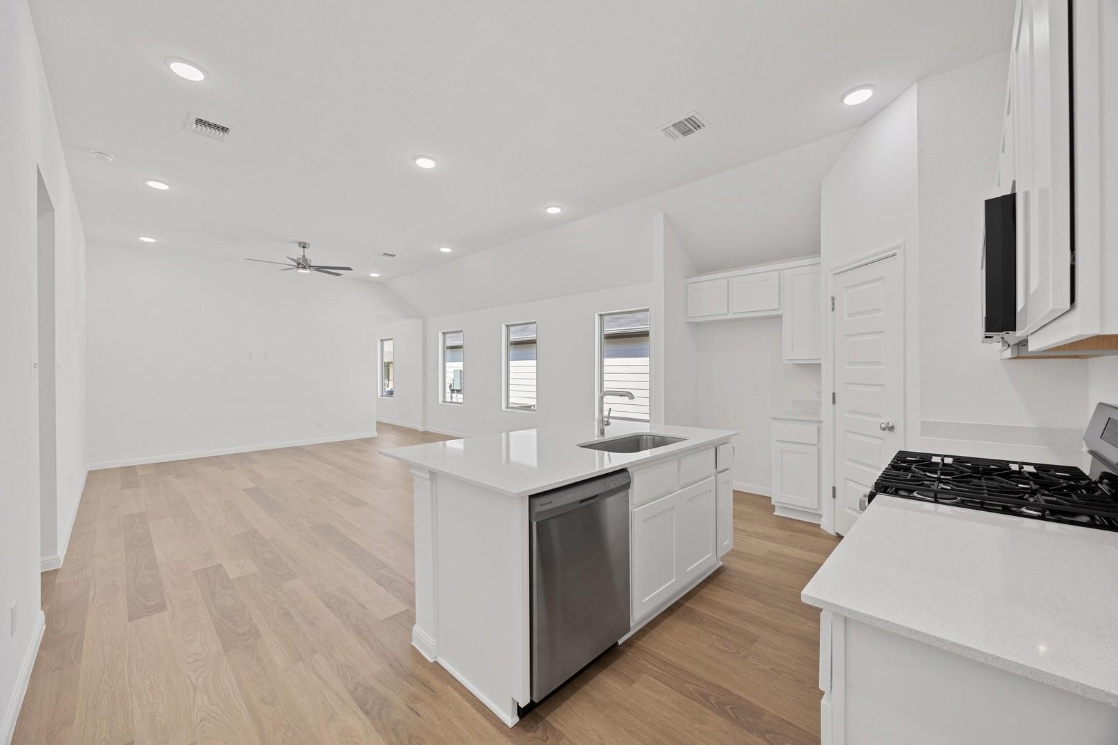 305 Bendecido Loop, Elgin, TX 78621