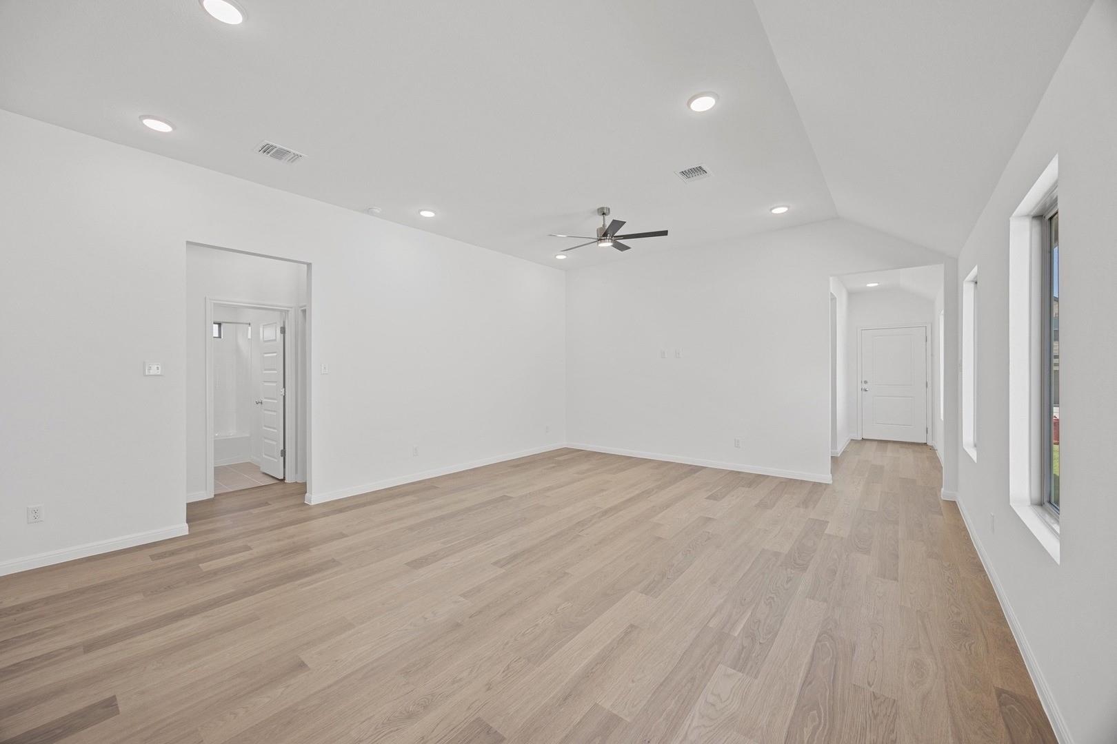 305 Bendecido Loop, Elgin, TX 78621