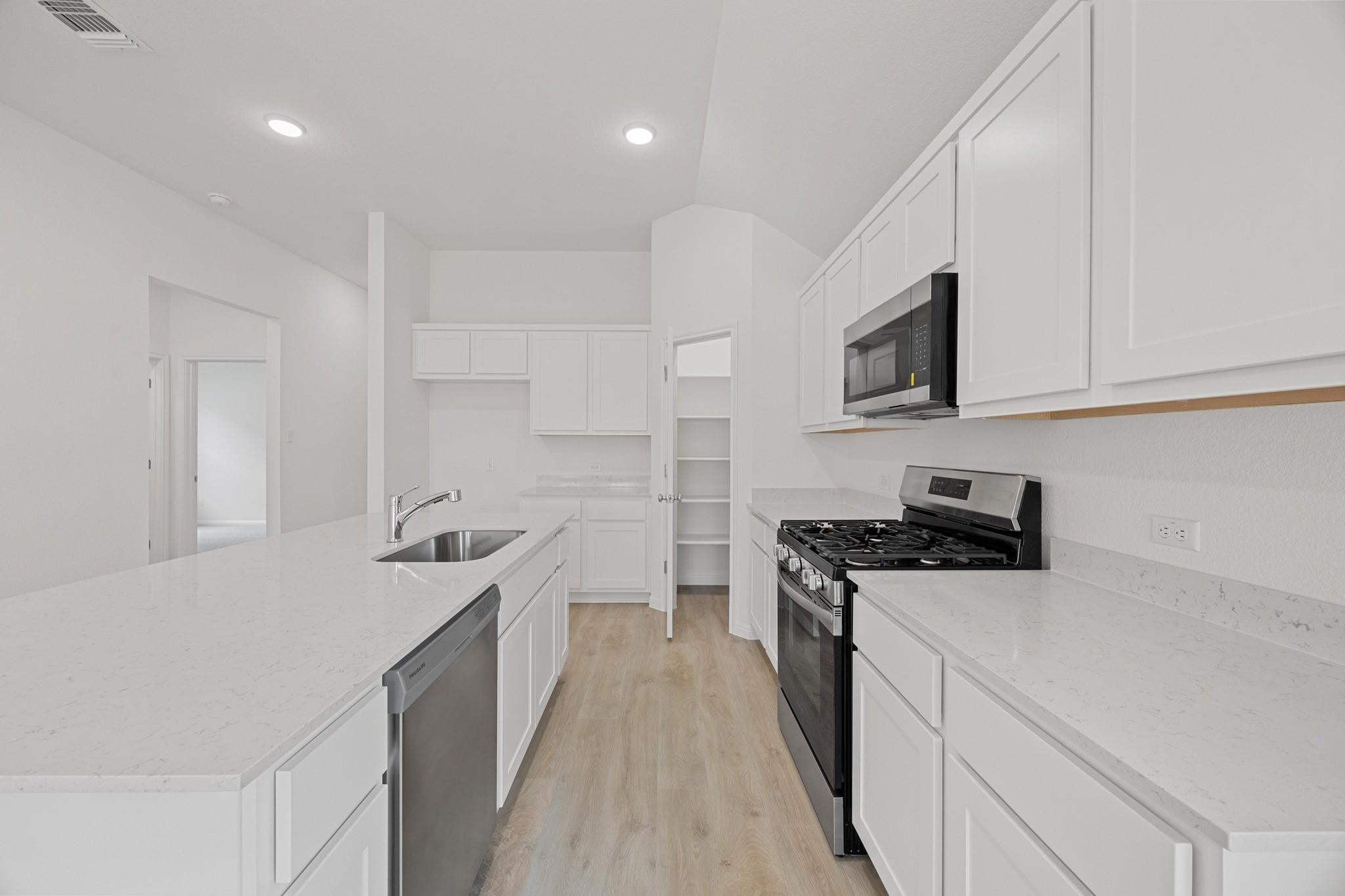 327 Bendecido Loop, Elgin, TX 78621